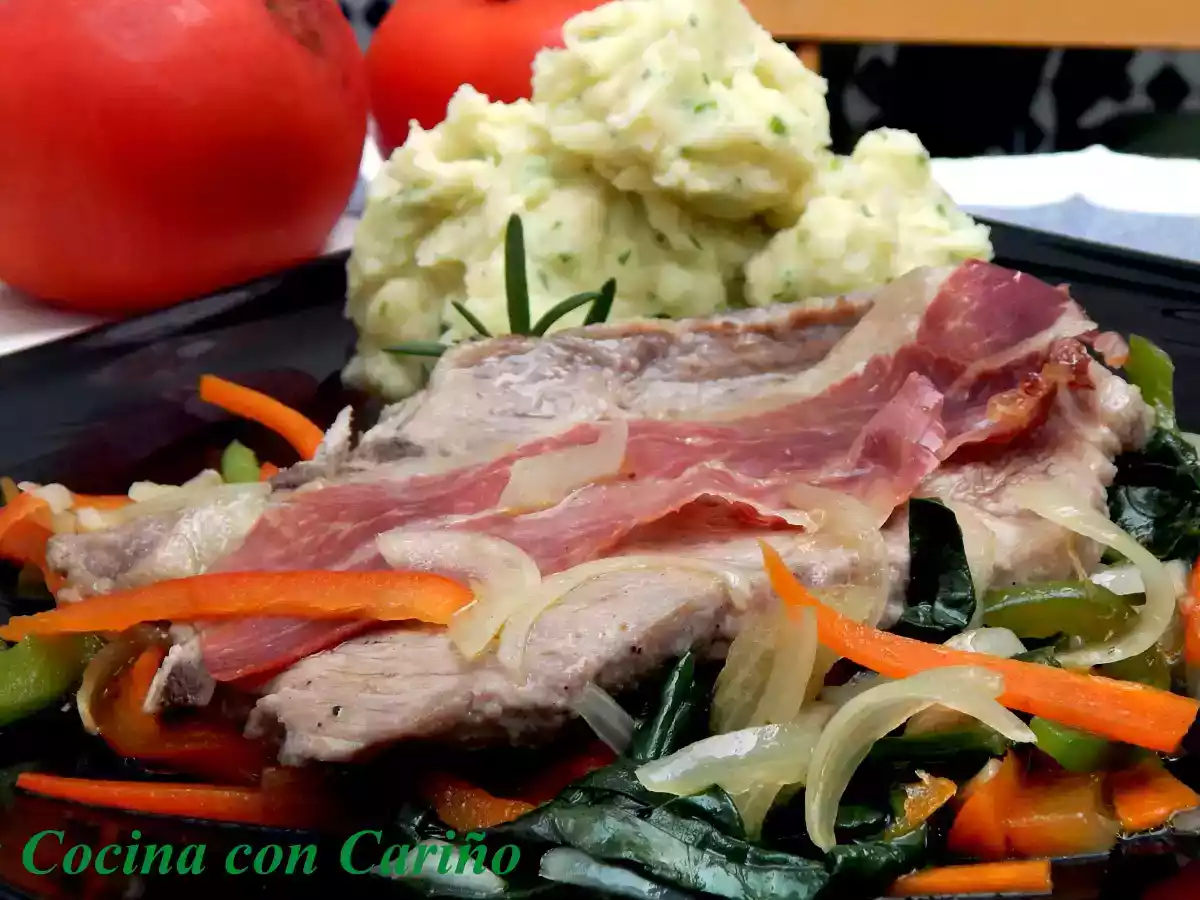 Chuletas de cerdo en papillote con verduras