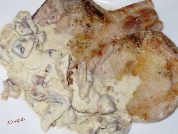 Chuletas de cerdo en salsa serrana