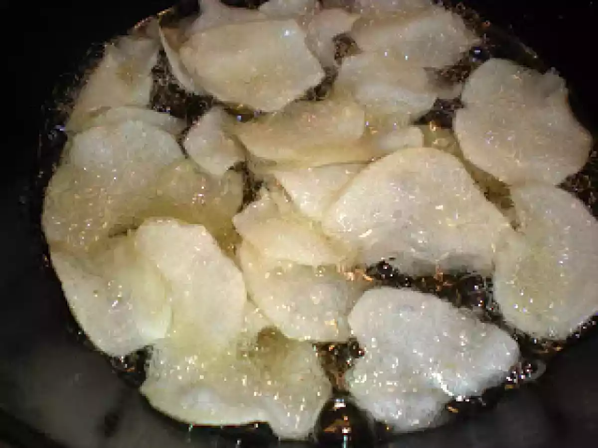 Chuletas de cordero en tomate y patatas fritas - foto 2