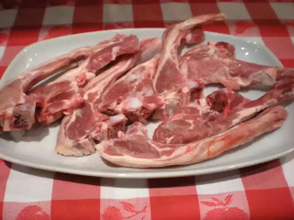 Chuletas de cordero en tomate y patatas fritas - foto 4