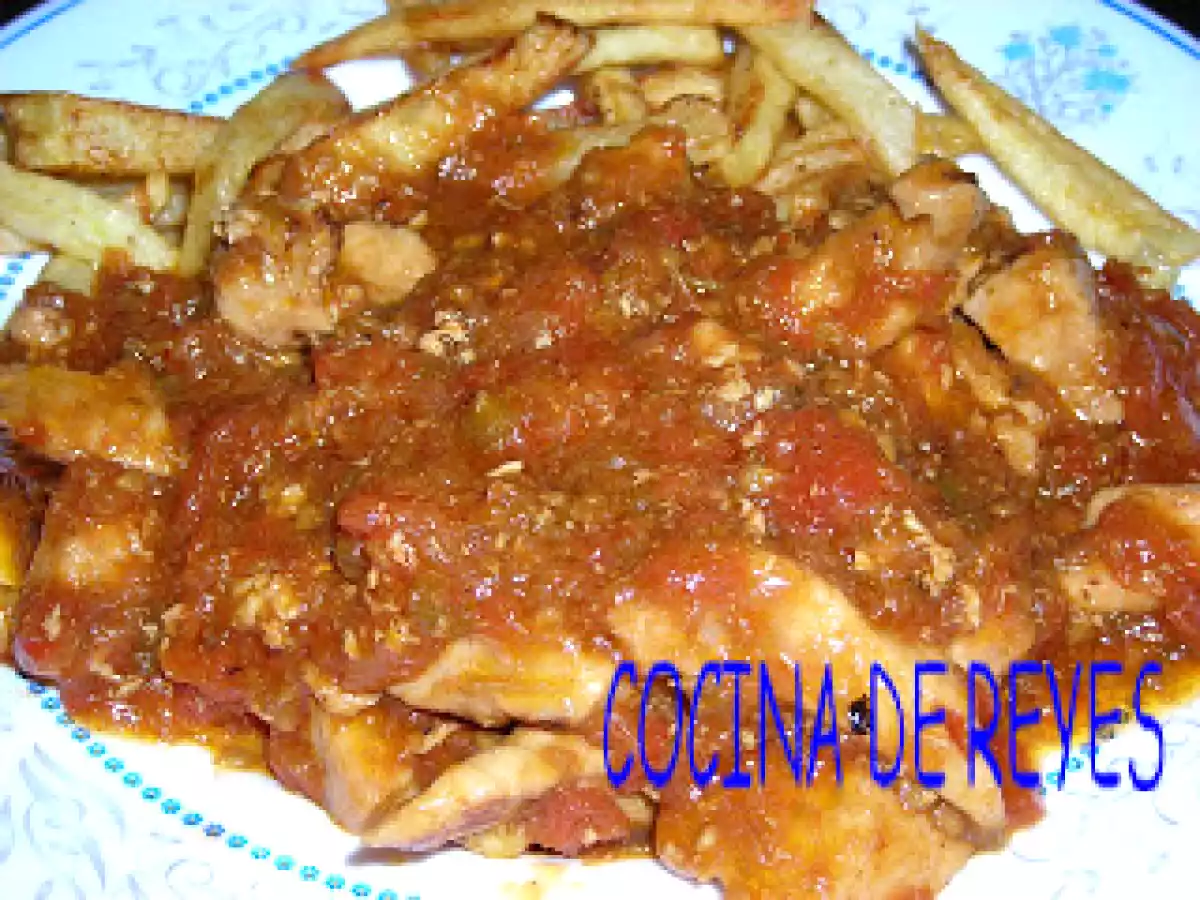 CINTA DE LOMO EN SALSA DE TOMATE