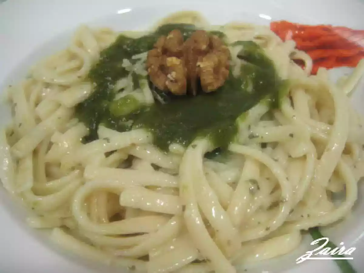 Cintas al huevo con pesto de nueces y queso Sbrinz