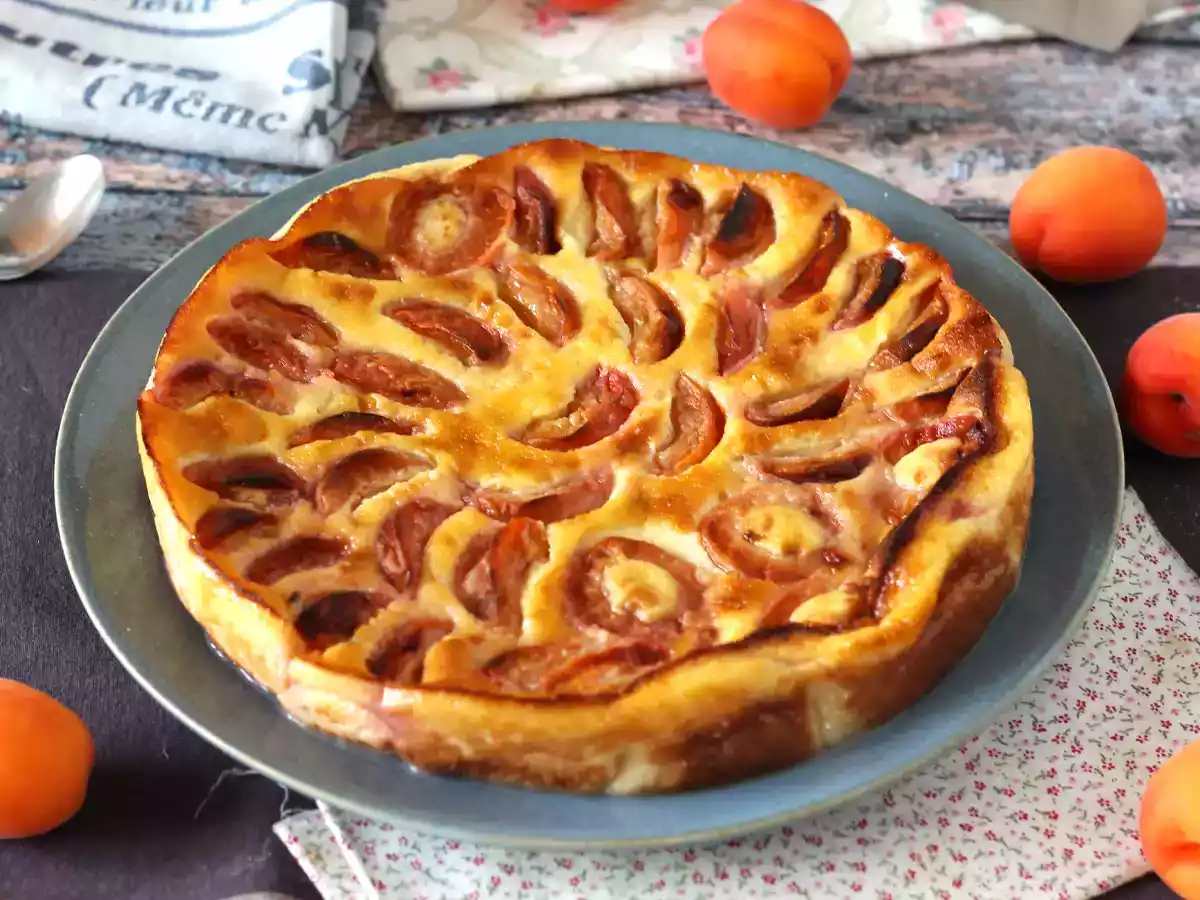 Clafoutis de albaricoques, la versión del clásico postre francés que nos recuerda al flan