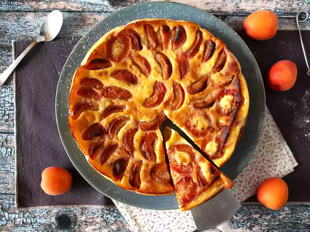 Clafoutis de albaricoques, la versión del clásico postre francés que nos recuerda al flan - foto 2