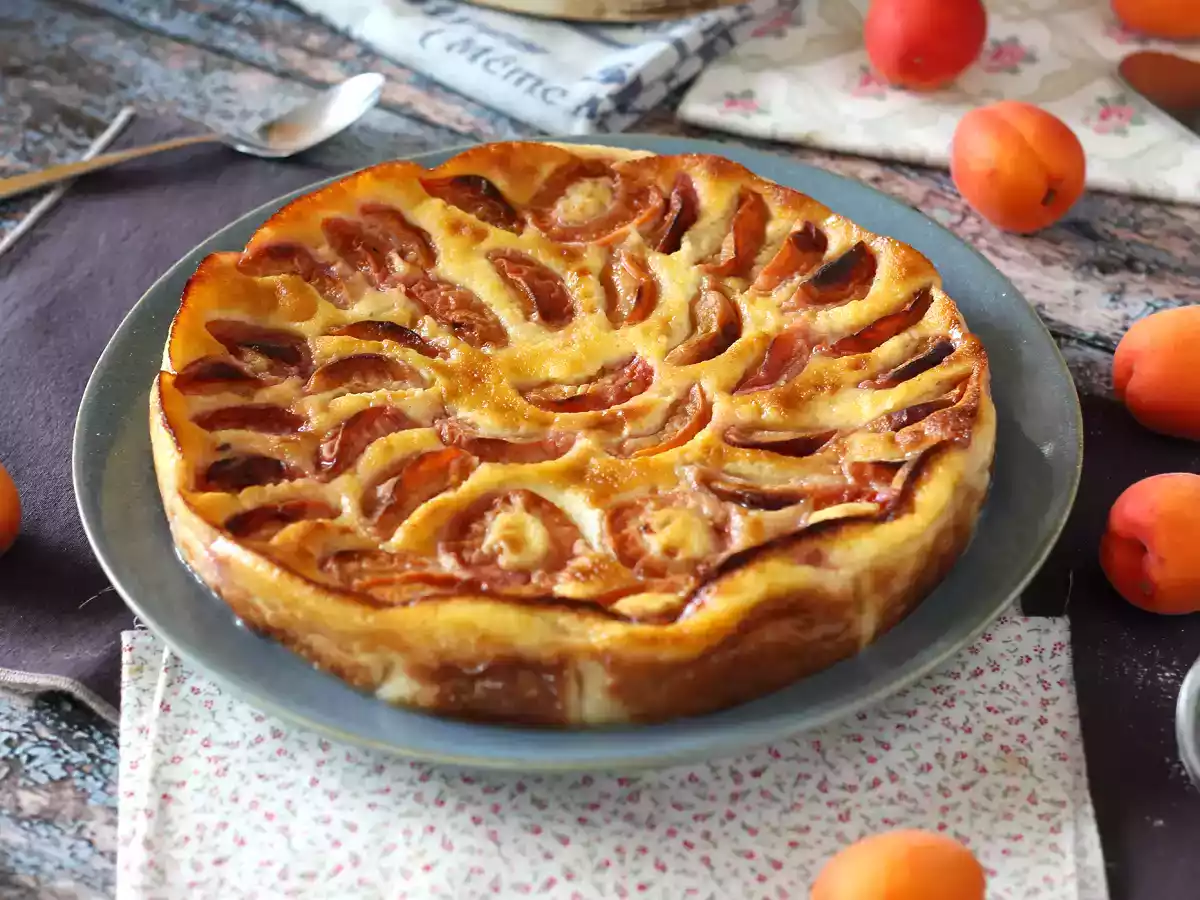 Clafoutis de albaricoques, la versión del clásico postre francés que nos recuerda al flan - foto 3