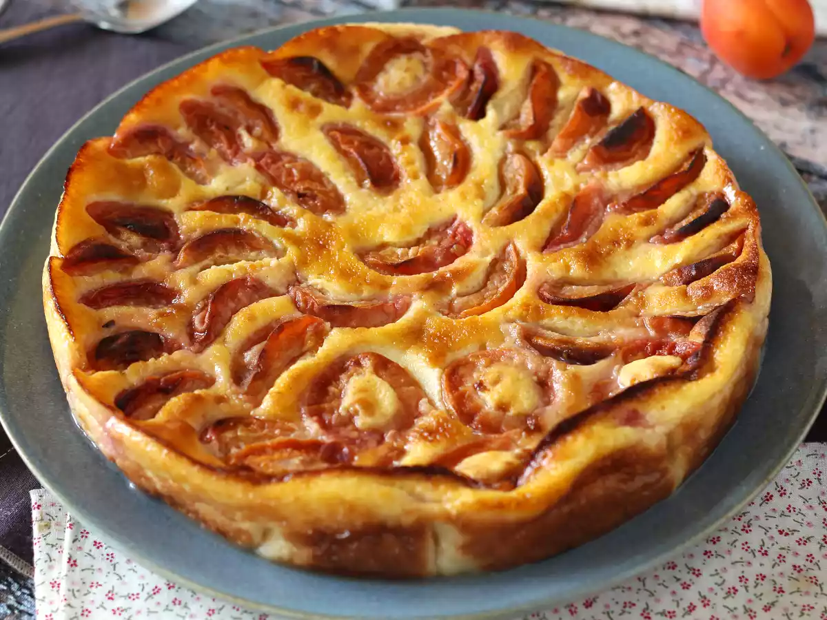 Clafoutis de albaricoques, la versión del clásico postre francés que nos recuerda al flan - foto 5