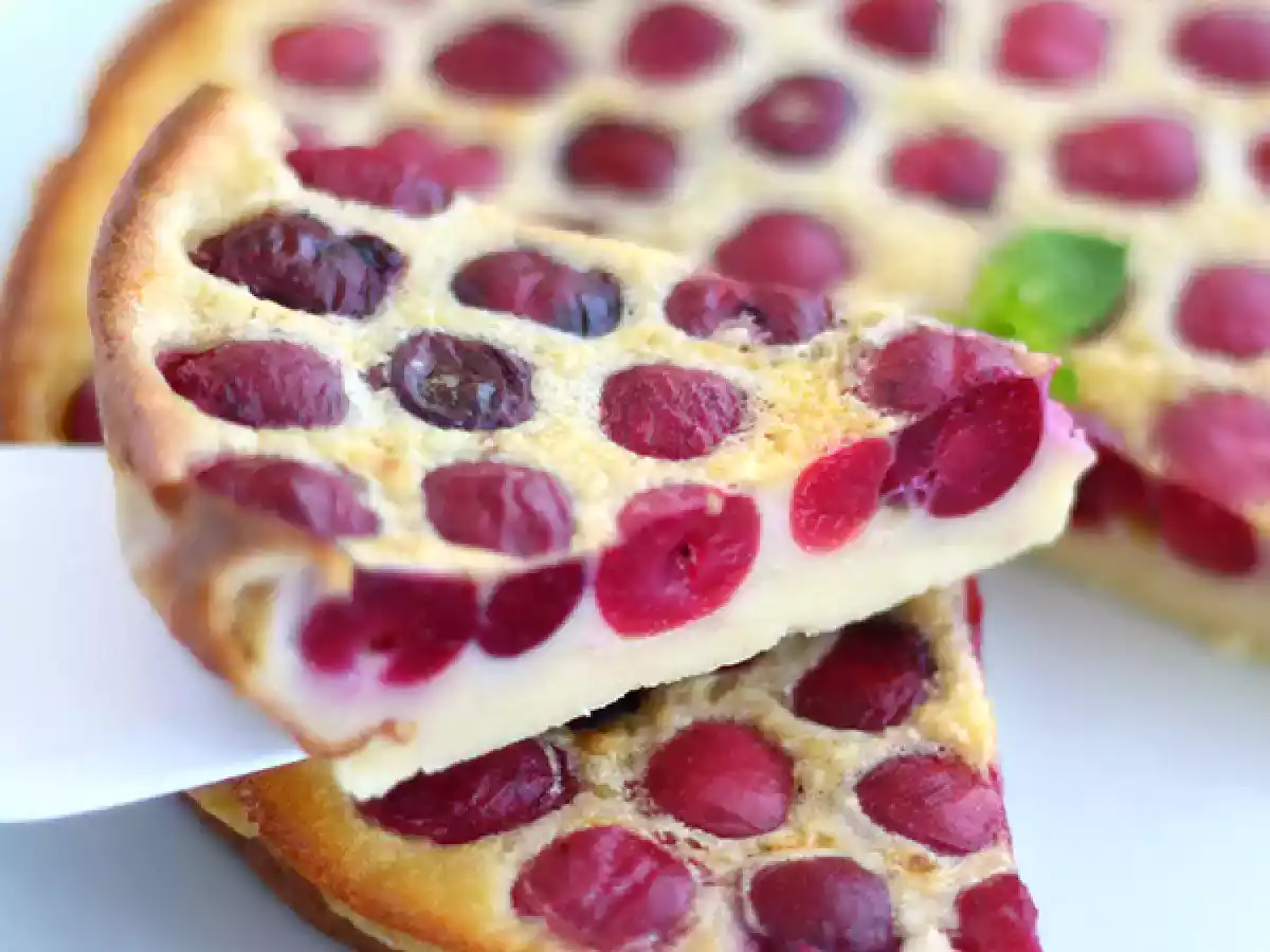Clafoutis de cerezas, pastel con fruta de verano - foto 3