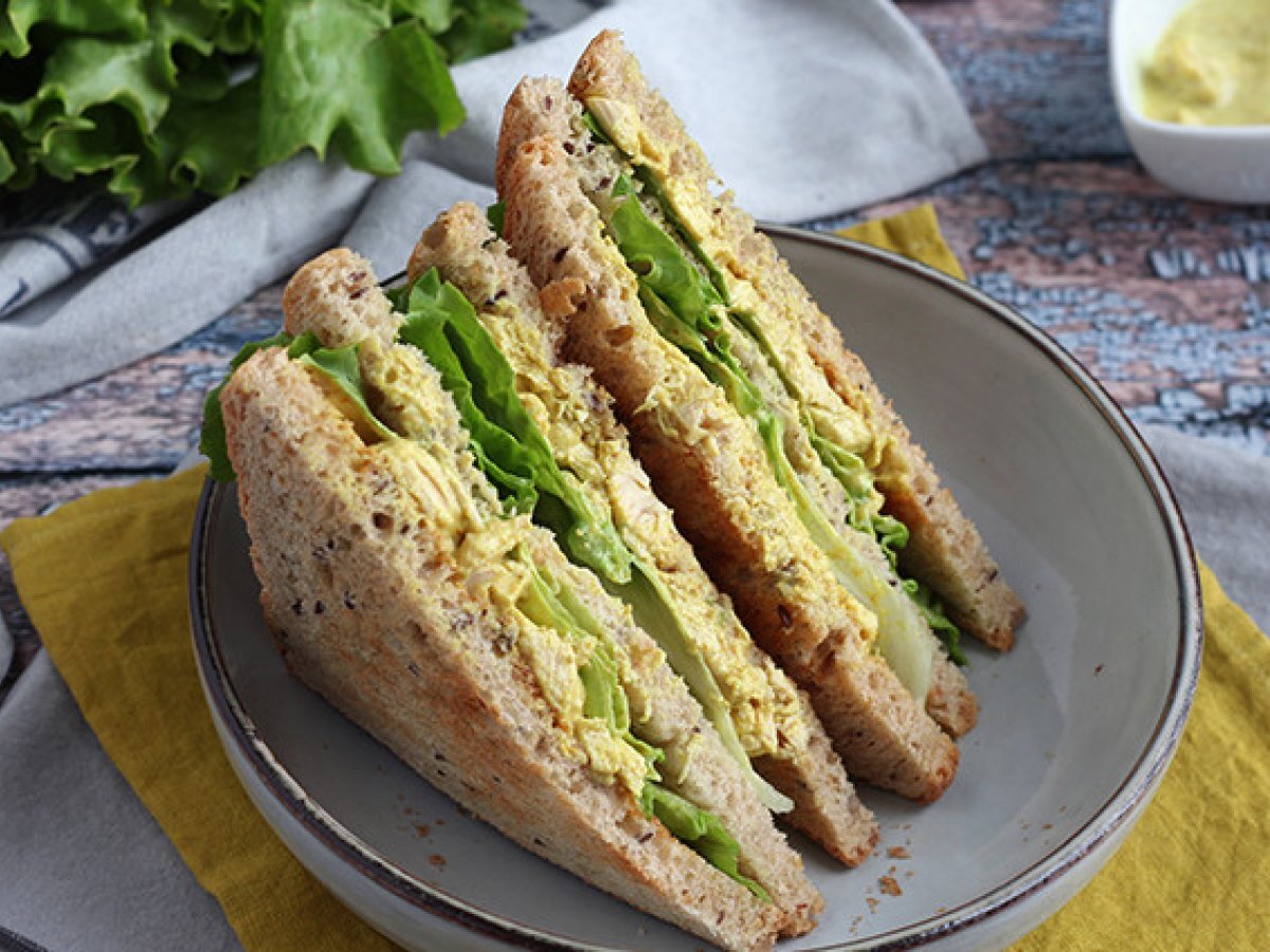 Club sandwich de pollo al curry Receta Petitchef