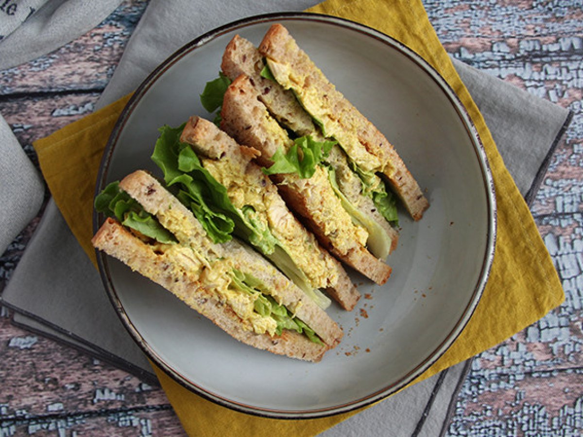 Club sandwich de pollo al curry Receta Petitchef