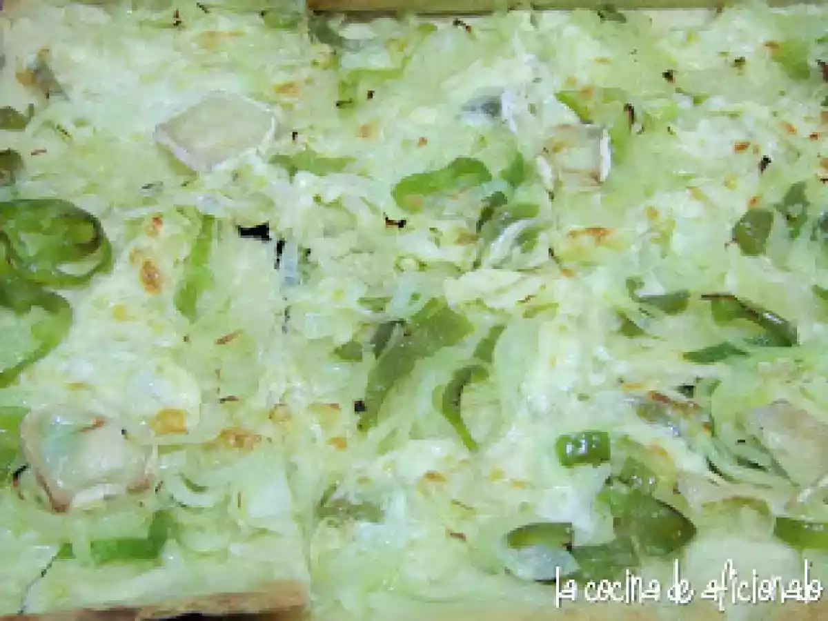 Coca de cebolla, pimiento y quesos - foto 2
