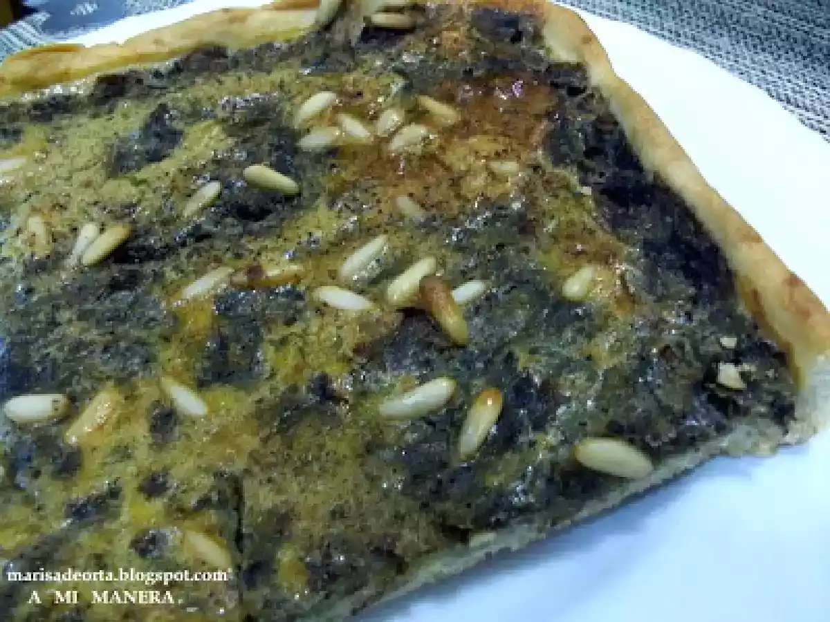 COCA DE CEBOLLA Y MORCILLA CON PIÑONES - foto 15