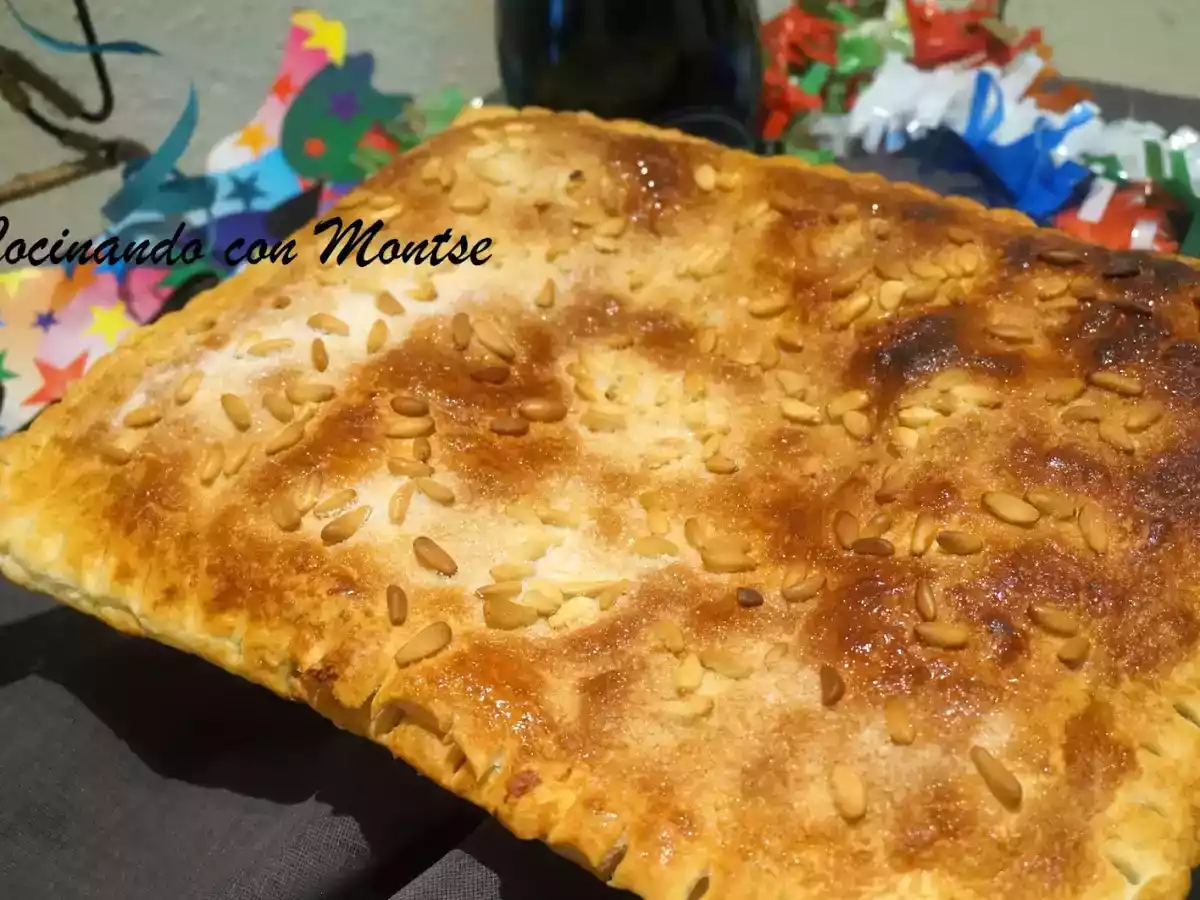 Coca de hojaldre con chocolate