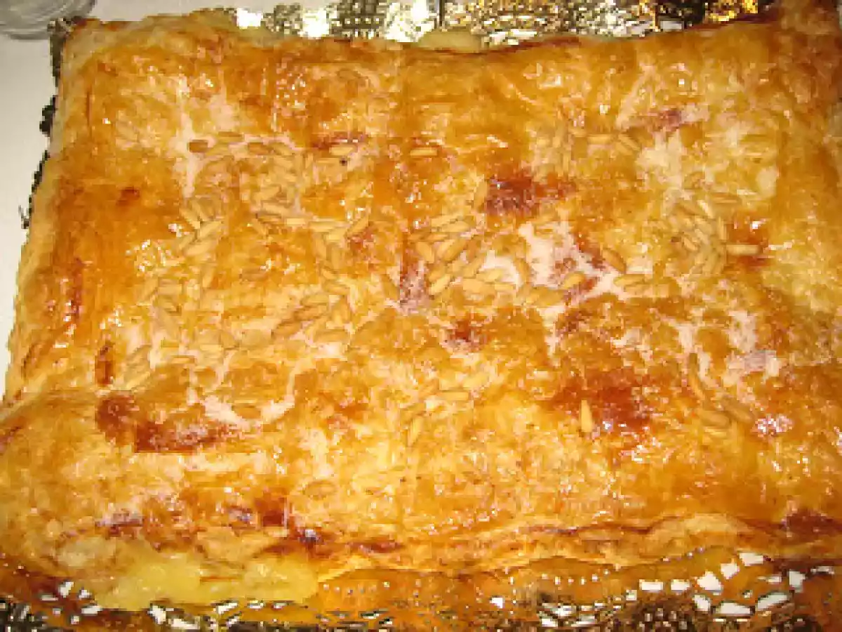 Coca de hojaldre con crema