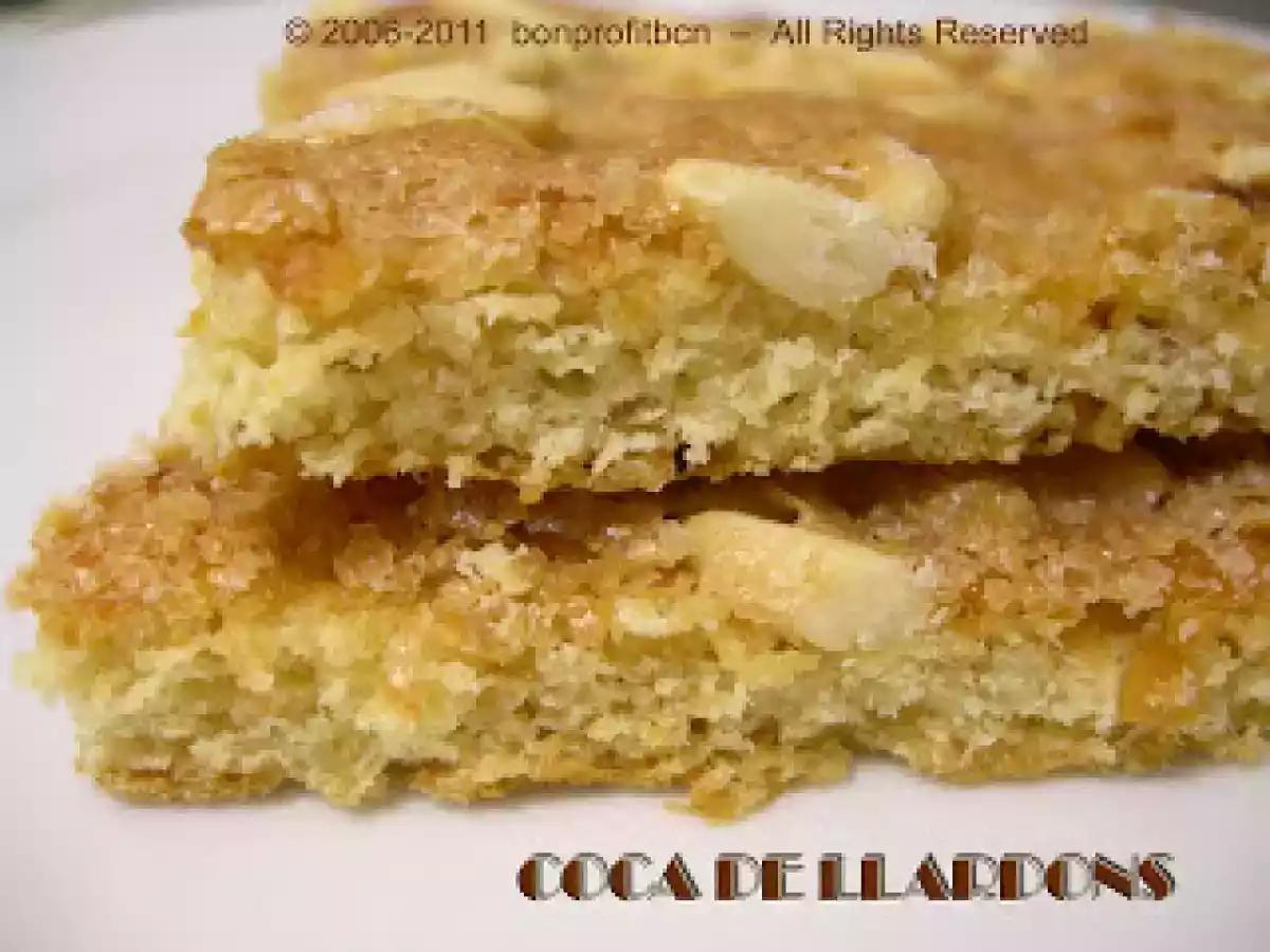 Coca de llardons (chicharrones)