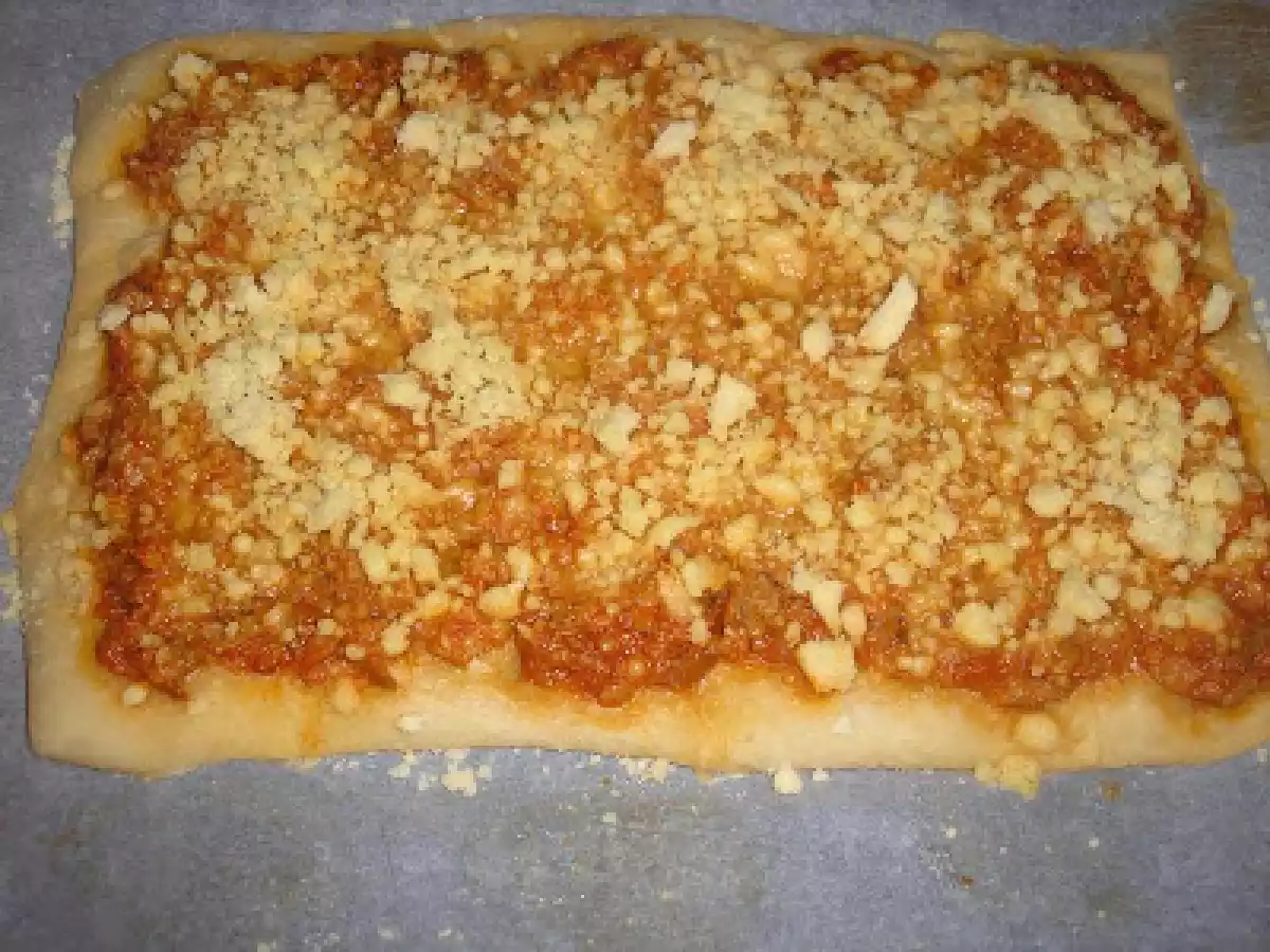 COCA DE MOLLETES CON JAMÓN YORK, QUESO Y FRITADA.