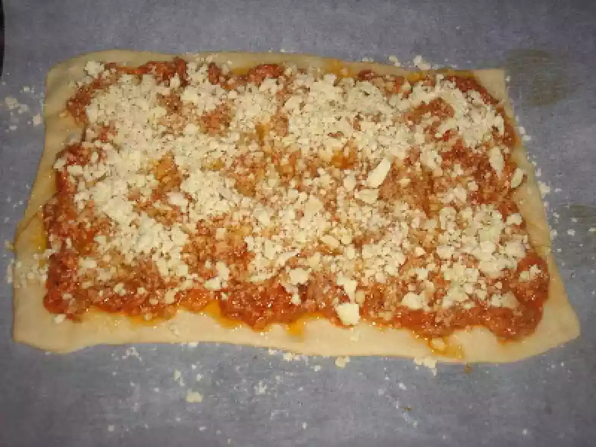 COCA DE MOLLETES CON JAMÓN YORK, QUESO Y FRITADA. - foto 2