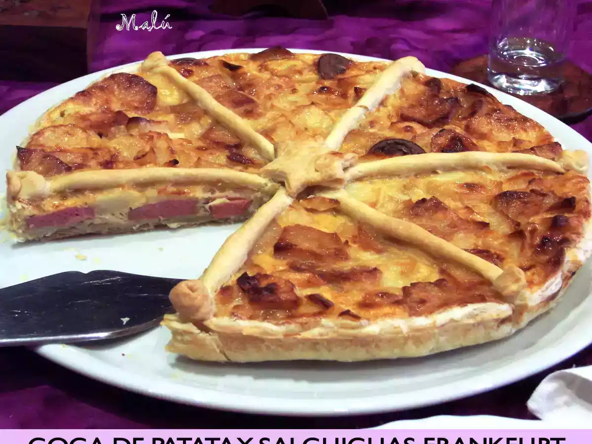 COCA DE PATATA Y SALCHICHAS FRANKFURT