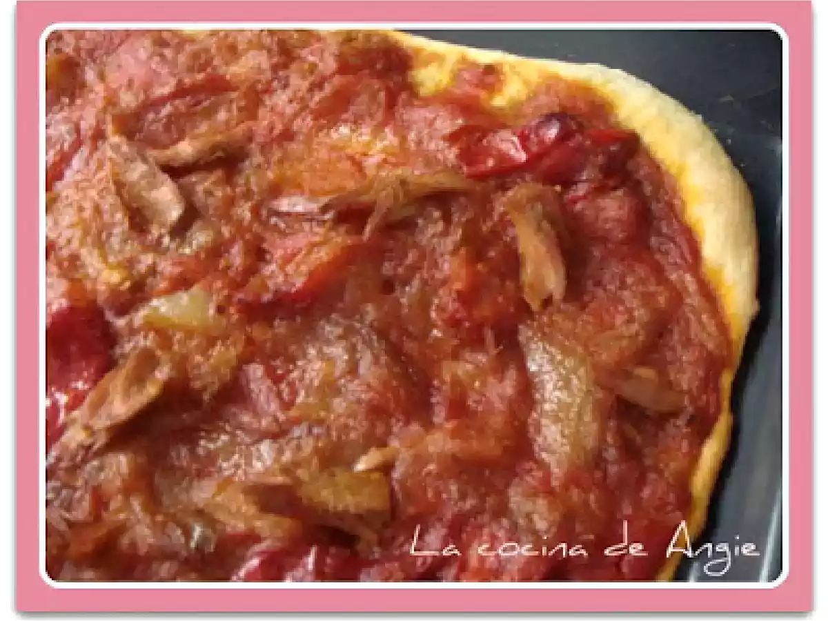 COCA DE PEBRERA Y TOMACA - foto 2