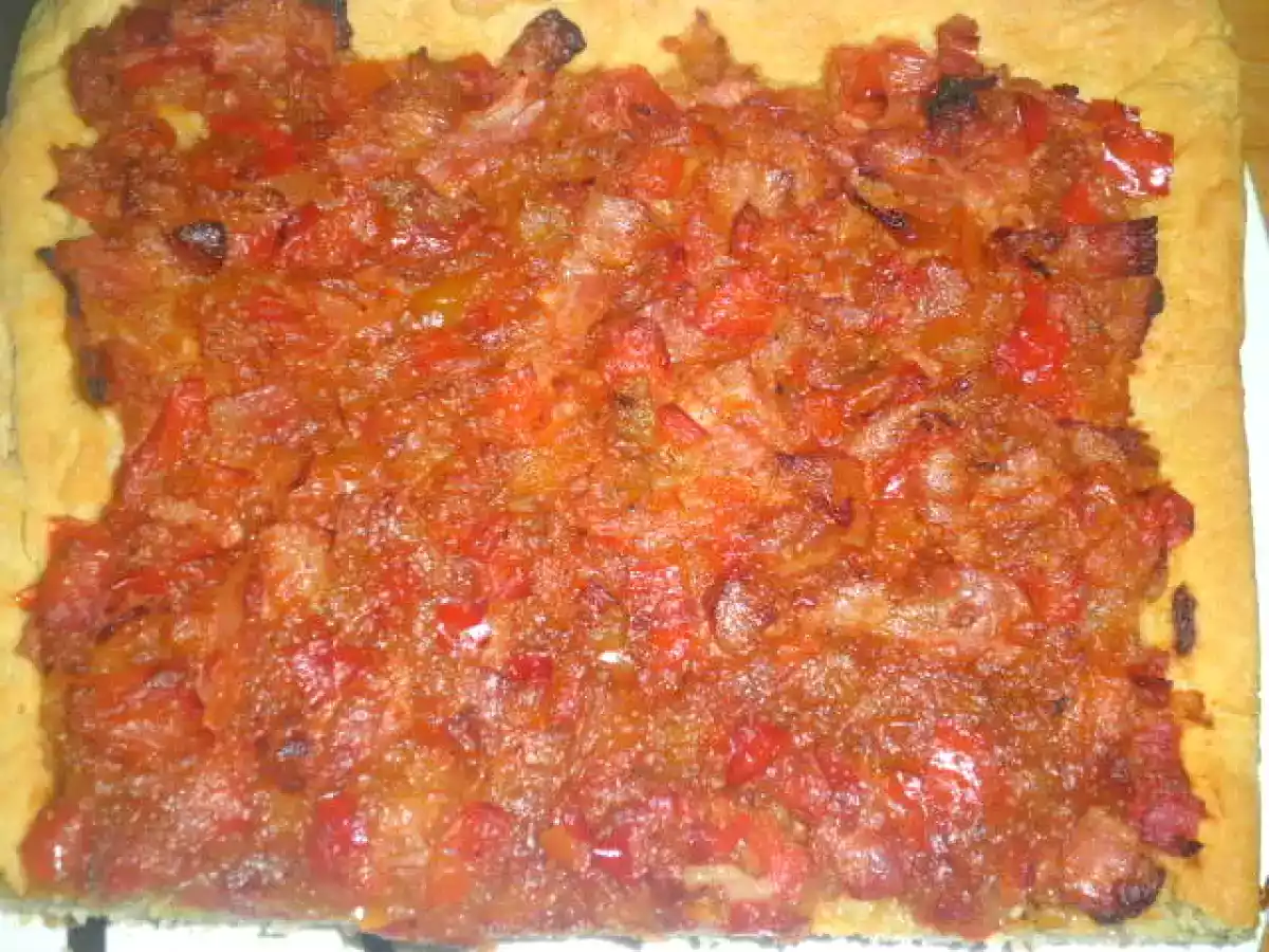 COCA DE PIMIENTO Y TOMATE