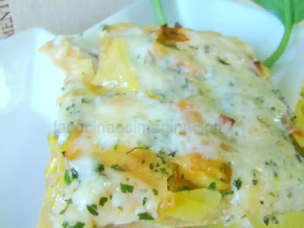 Coca de puerros y queso de Mahón