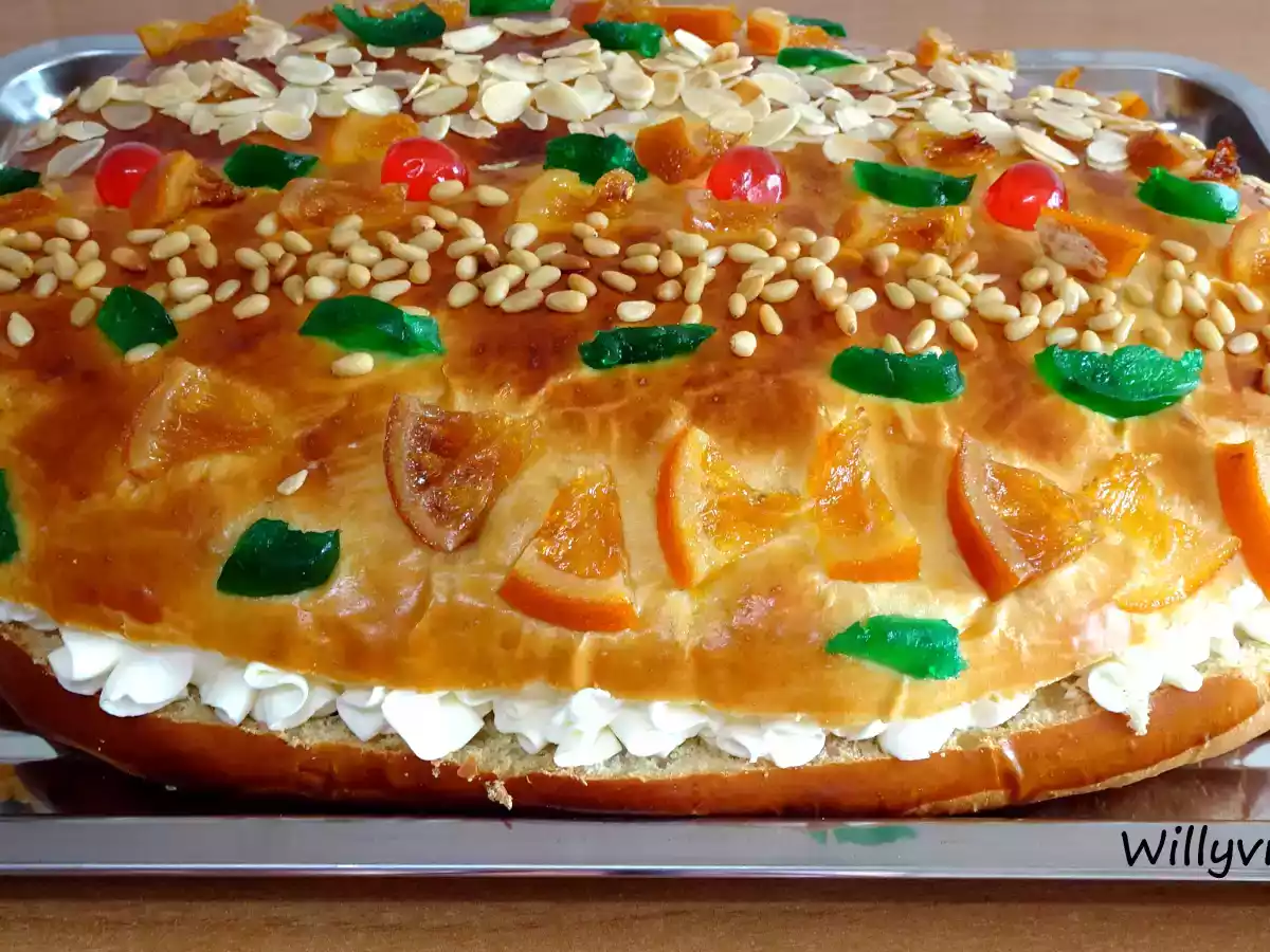 Coca de San Juan rellena de nata