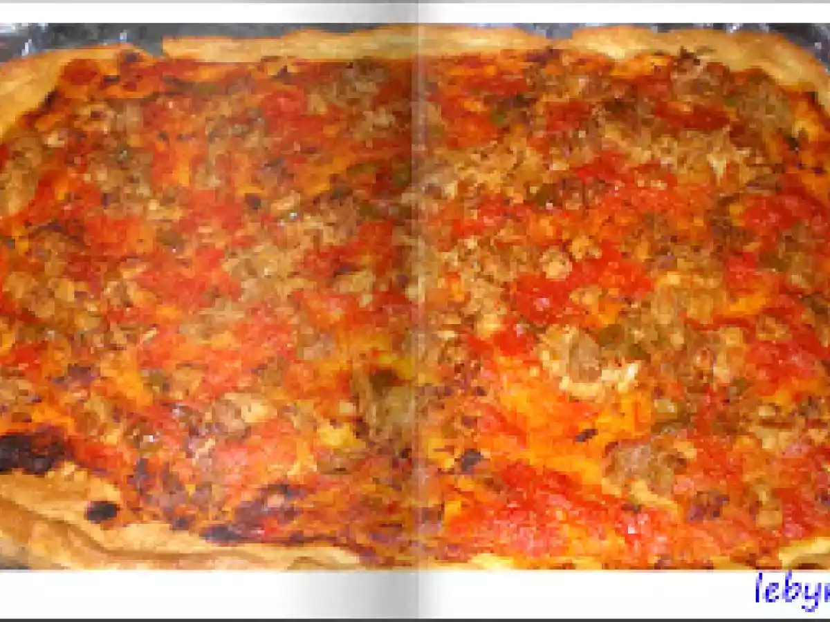 COCA DE TOMATE Y ATÚN