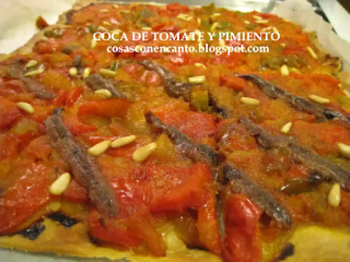 Coca de tomate y pimiento