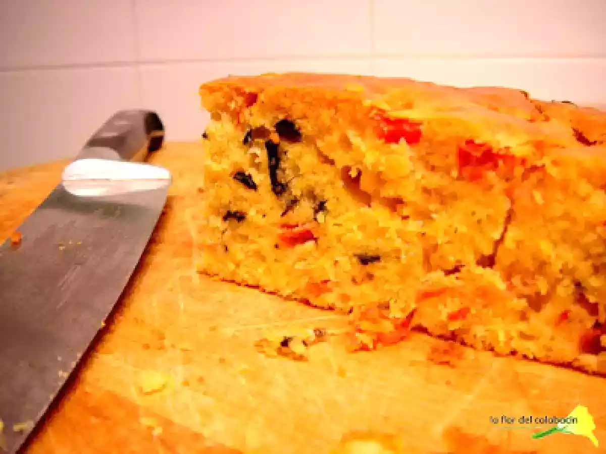 Coca de tomates y aceitunas - foto 2