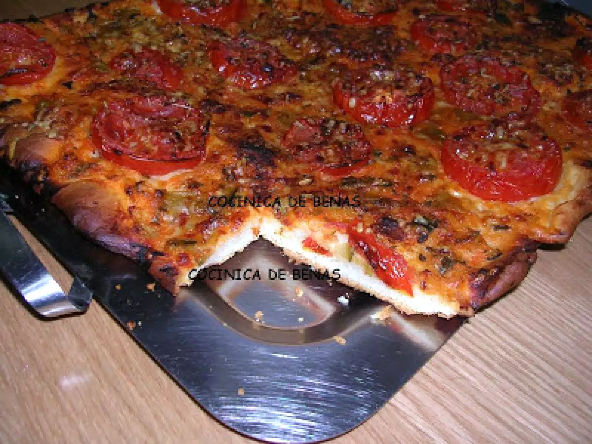 Coca de verduras, tomate y queso - foto 3