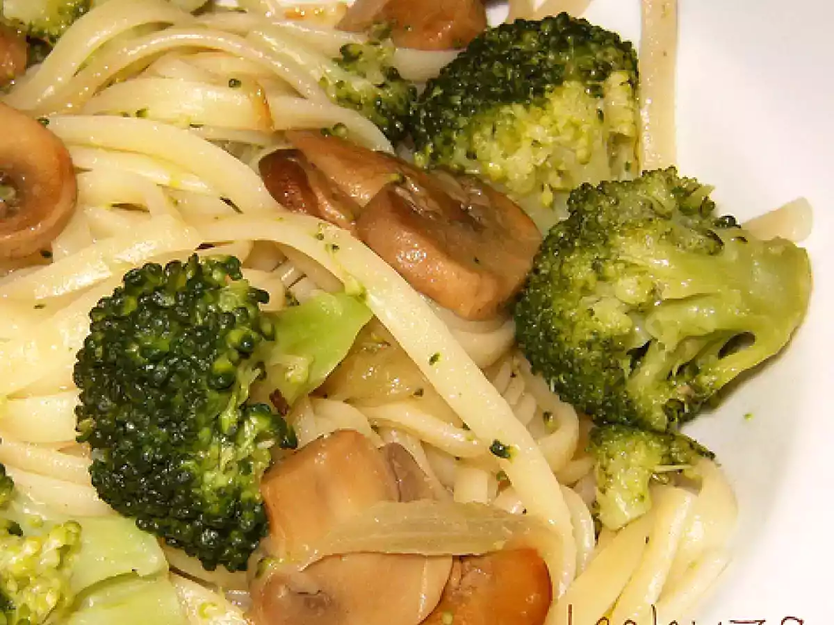 Cocina para estudiantes: tallarines con brécol y champiñones