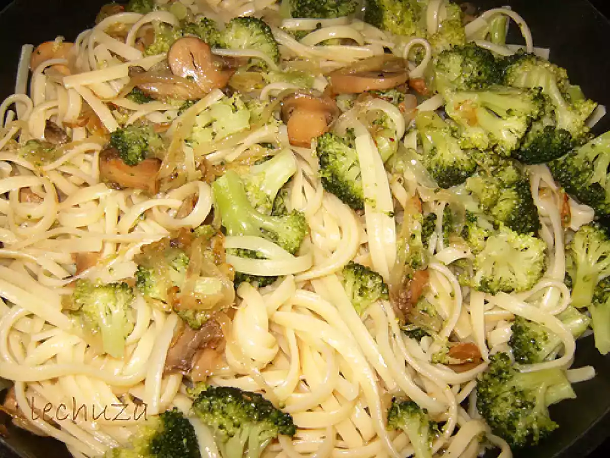 Cocina para estudiantes: tallarines con brécol y champiñones - foto 3