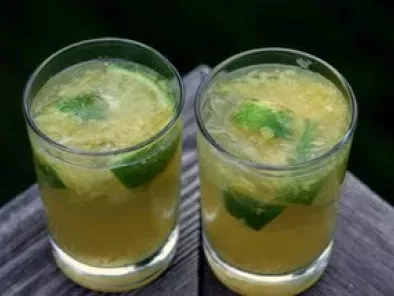 Cocktail caipirinha de piña