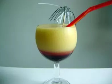 Cocktail sin alcohol de piña, pera y fresas - foto 2