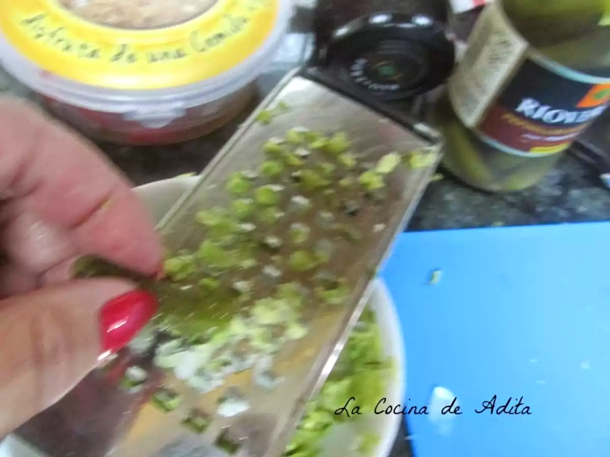 Cóctel con canapés de aguacate y bonito - foto 5