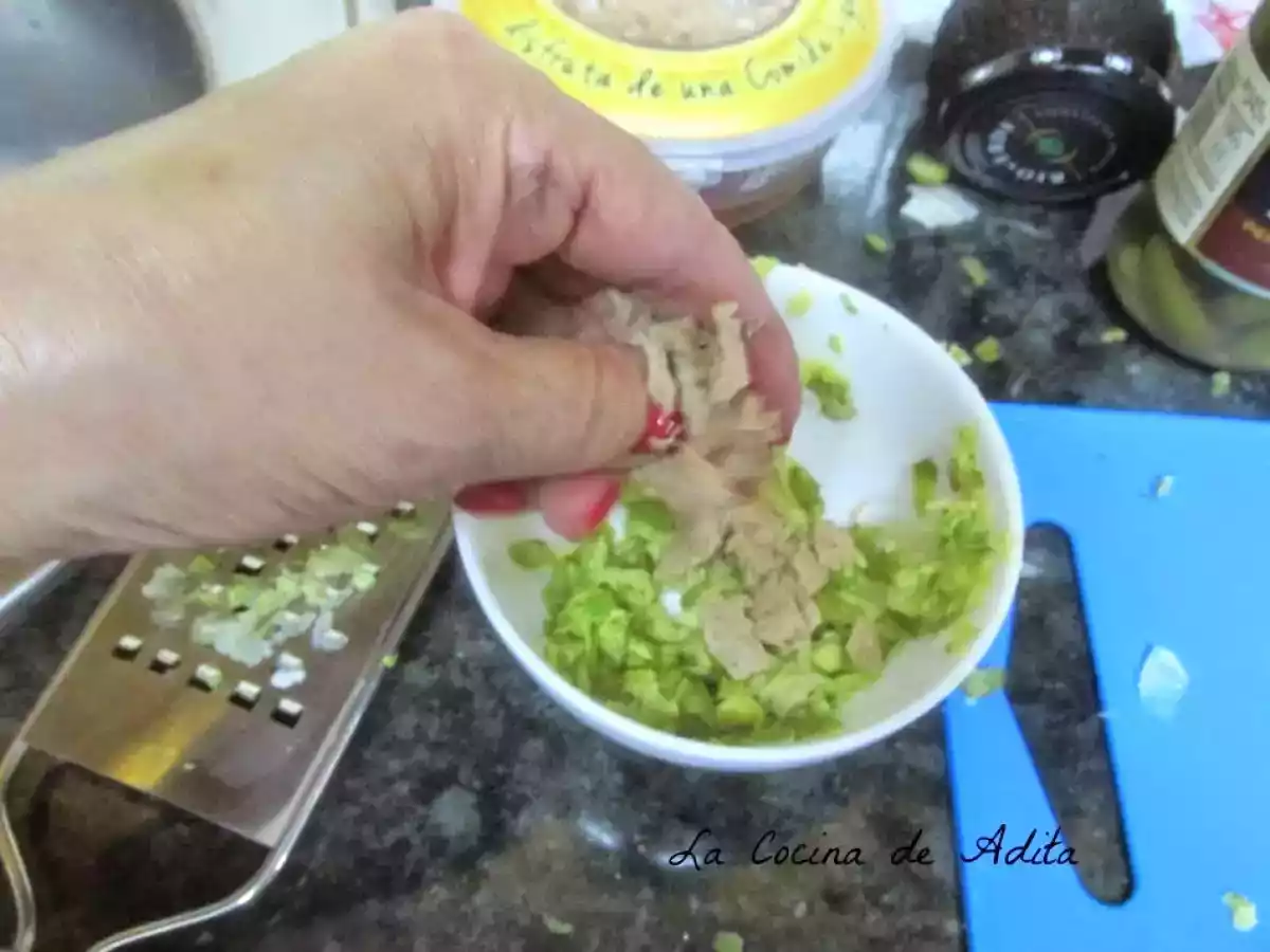 Cóctel con canapés de aguacate y bonito - foto 7