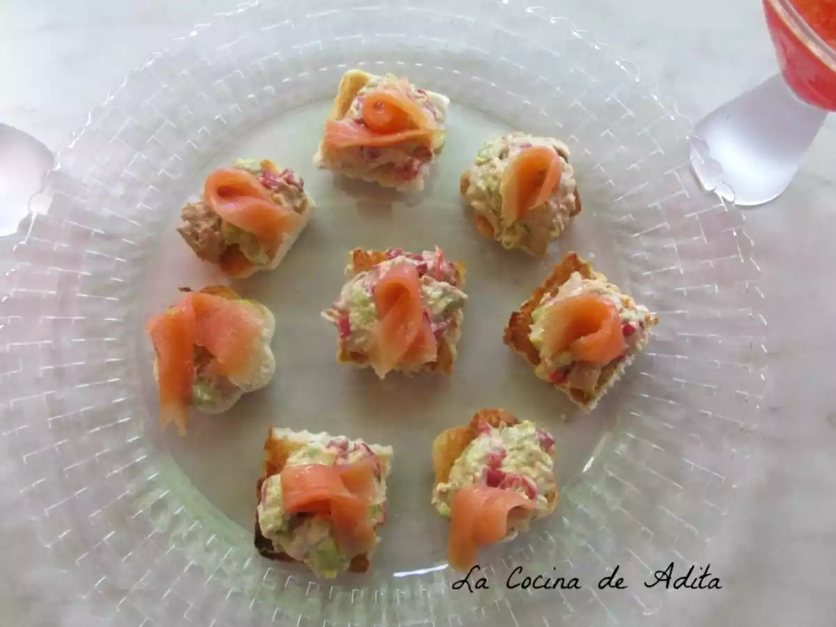 Cóctel con canapés de aguacate y bonito - foto 11