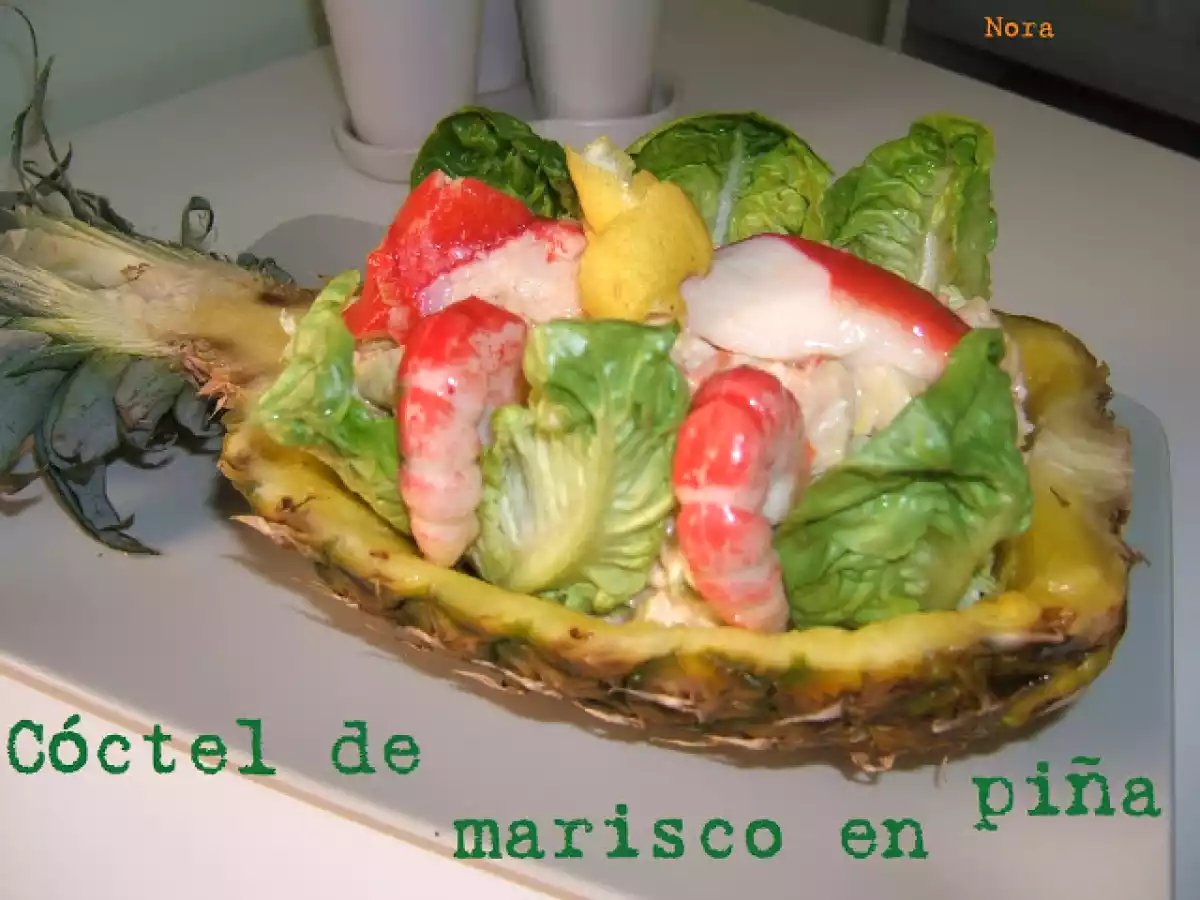 Cóctel de marisco en piña.