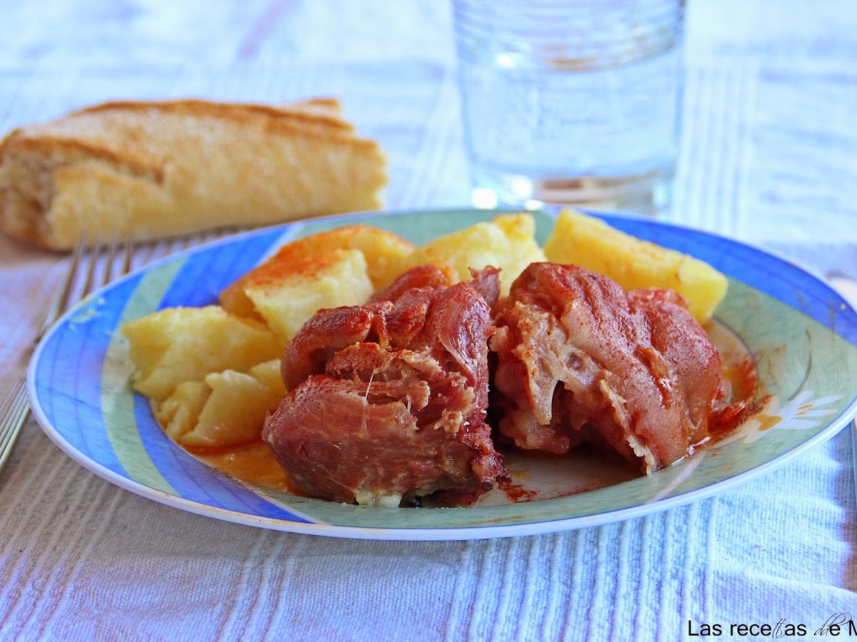 Receta de codillo con patatas en olla a presión fácil