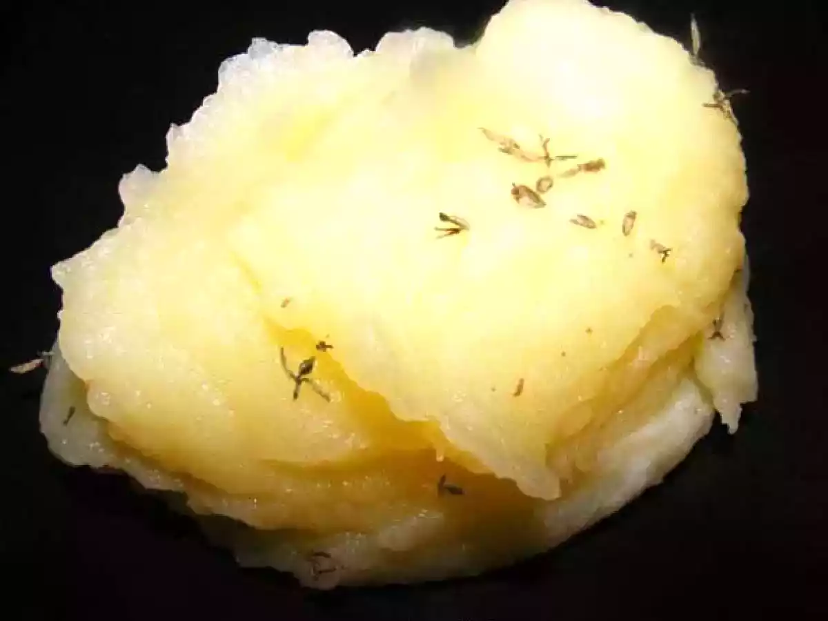 Codillo de cerdo al horno acompañado de Pure de patata, salsa de mostaza y manzana a la plancha - foto 2