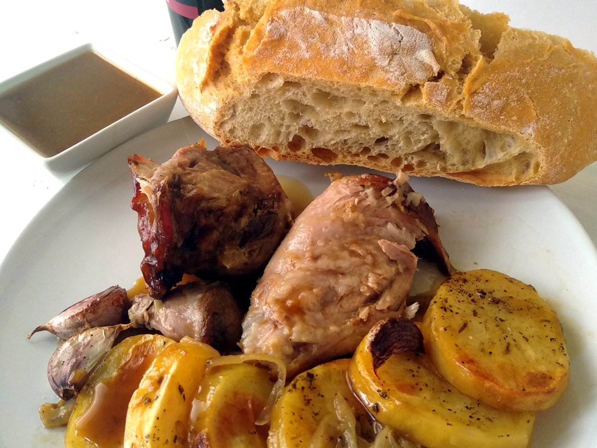 Receta de codillos de cerdo al horno con patatas