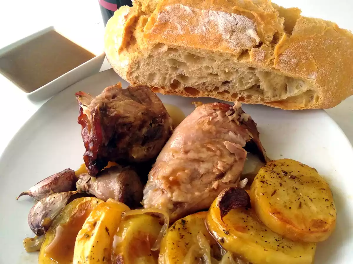 Codillos de cerdo al horno con patatas - foto 3