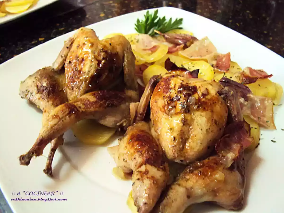 Codornices al horno con patatas y bacon