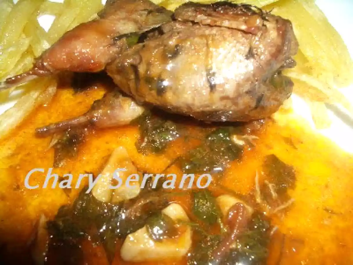 Codornices en salsa al pimentón