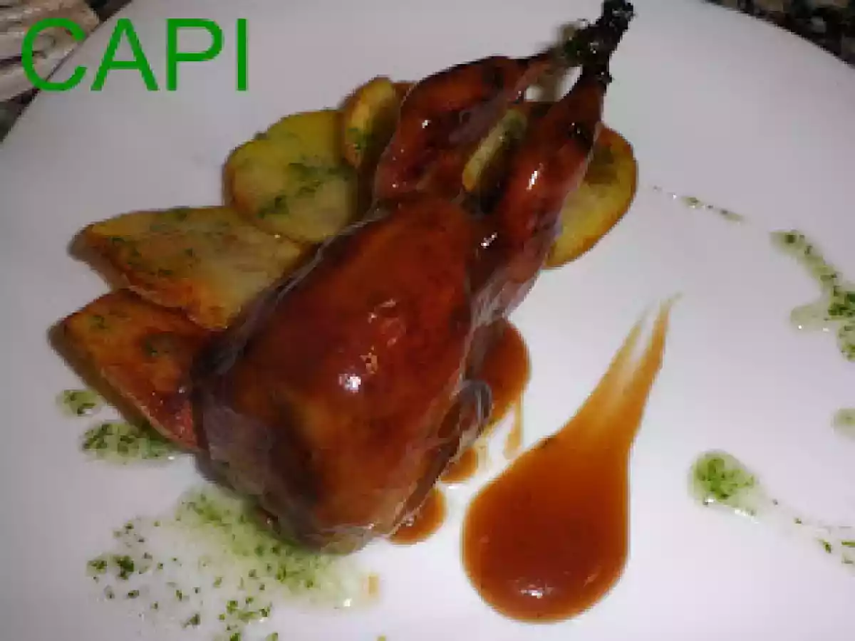 CODORNICES MARINADAS Y BRASEADAS CON CRUJIENTE DE PATATAS.