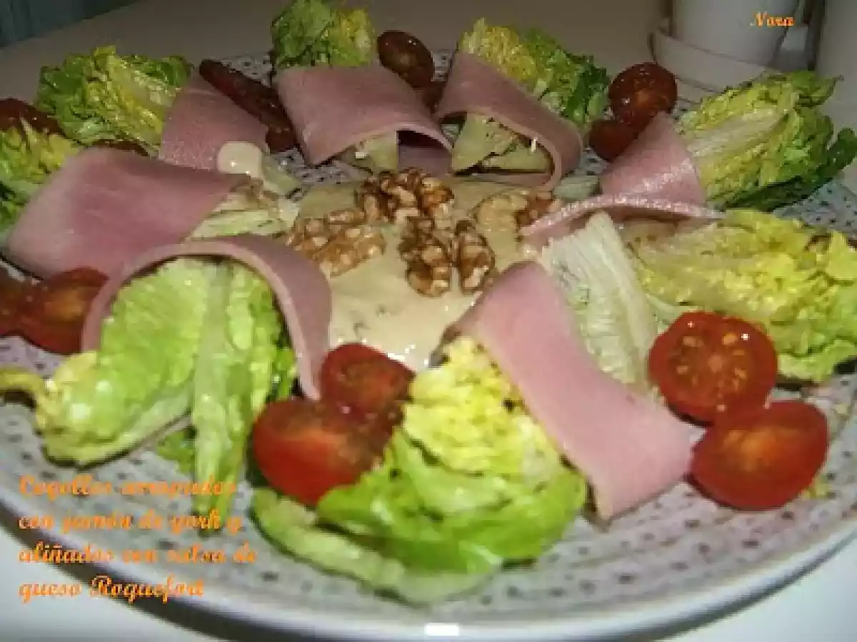 Cogollos arropados con jamón de york y aliñados con salsa de queso Roquefort - foto 2