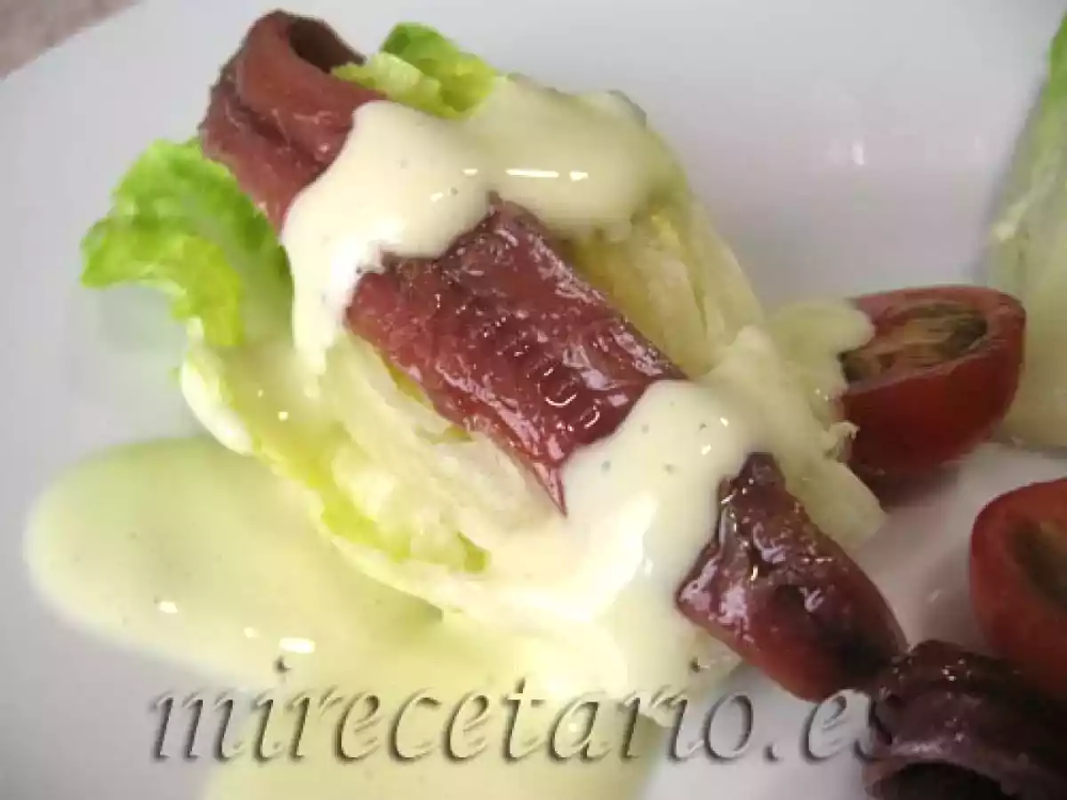 Cogollos de lechuga con salsa de anchoas del Cantábrico