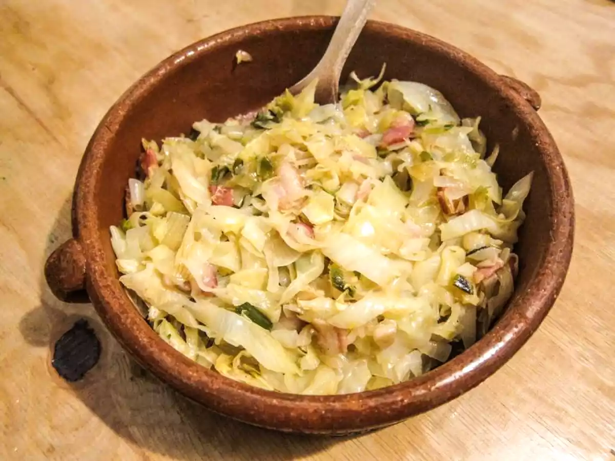 Col guisada con bacon y comino - foto 2