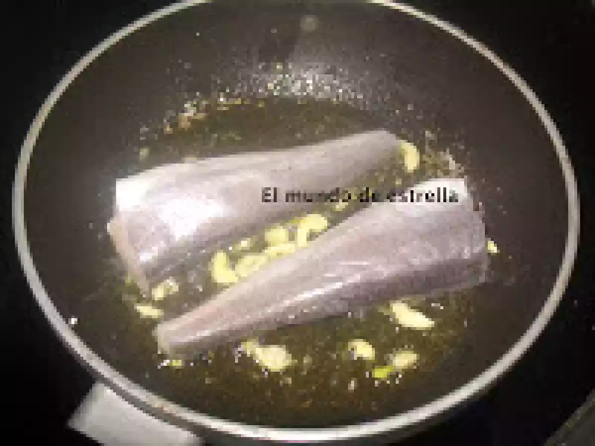 Colas de merluza con salteado de gambas - foto 2