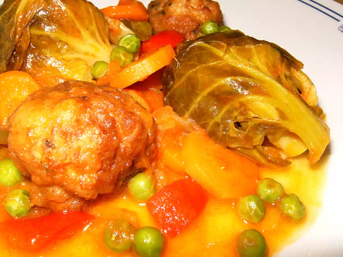 Coles de bruselas con albóndigas