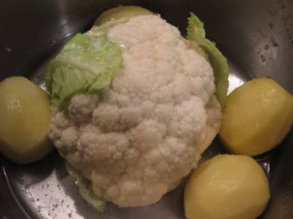 Coliflor con huevo cocido